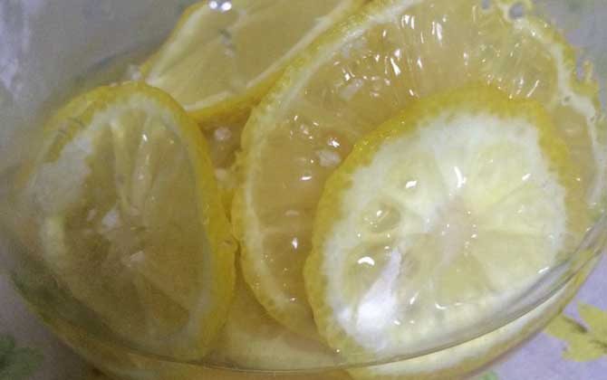 蜂蜜柠檬水的功效与禁忌及做法