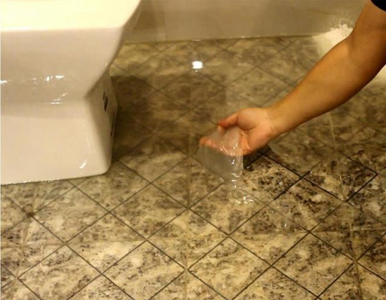 卫生间砖缝漏水怎么排查，卫生间砖缝漏水怎么维修呢?