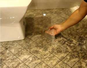 卫生间砖缝漏水怎么排查，卫生间砖缝漏水怎么维修呢