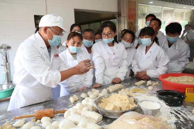 烧饼制作师、养鸡大户都能评高级职称，江苏诞生新一批乡村“教授”