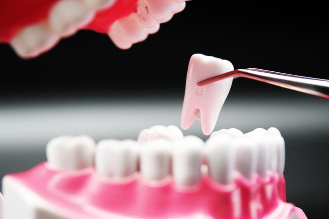 种植牙集采，拯救“看牙”焦虑的年轻人？