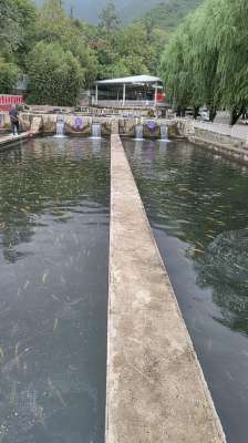 甘肃水产养殖基地(京郊长城下的水产养殖场，用山泉流水养虹鳟鱼)