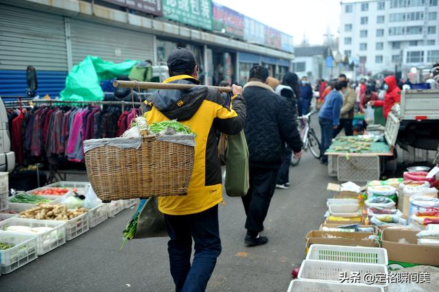 春分节气到，青岛农贸蔬菜供应充足价格稳中有降，墨鱼豆25元一斤