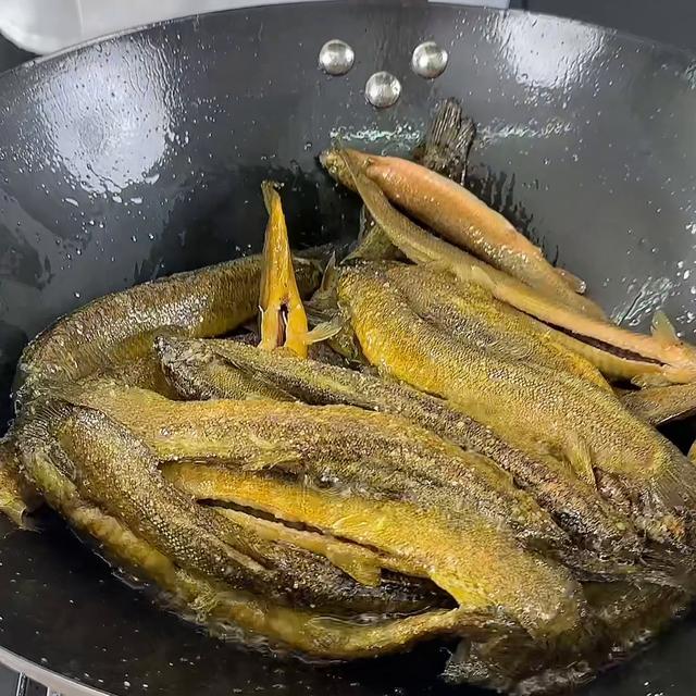 干烧泥鳅的详细制作方法，你学会了吗#硬菜