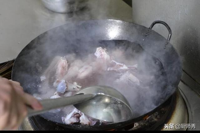 羊肉汤的制作小技巧，自己在家做，满满浓香，温暖全家人的心