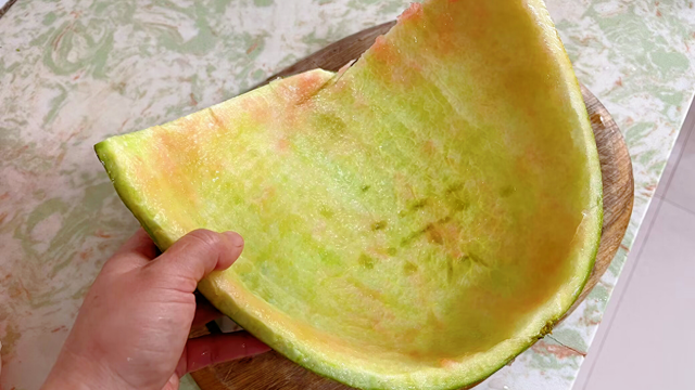 挖掘西瓜的宝藏：别浪费了果皮