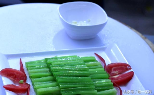 芹菜这样做真好吃，清脆爽口，营养健康，做法特简单