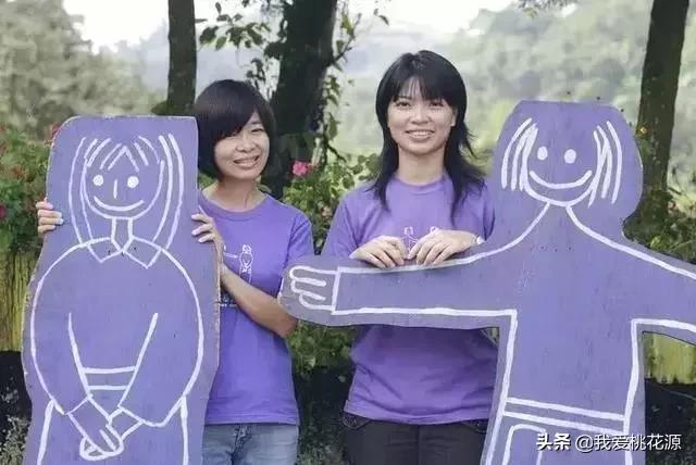 2个女孩30岁走入小山村，造了超美的薰衣草森林，每年竟收入6亿！