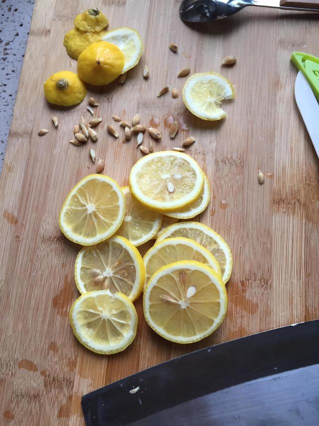 一个柠檬果好几块，不如扣点种子自己种，赏叶结果两不误