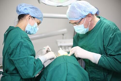 种植牙手术有没有什么风险和痛苦？