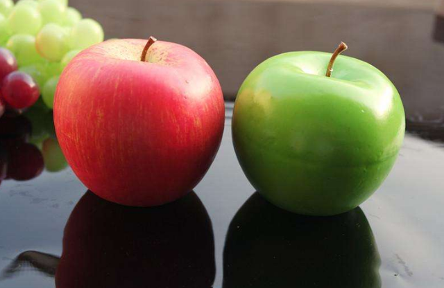 新鲜青苹果开始上市，果肉饱满多汁，不红的它能好吃吗