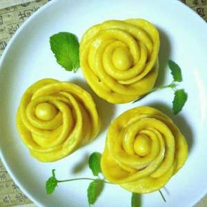 窝瓜的种植方法视频-南瓜加面粉，除了发糕还能做成花，好吃又好看，真正的色香味俱全