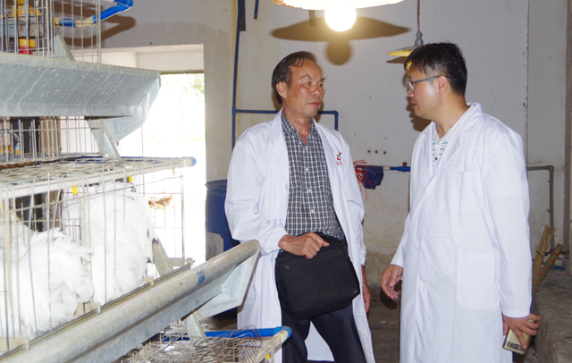云南省首个资源化利用的品种——茶花鸡的推广和交流会顺利召开