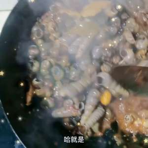 香螺养殖视频(自制香辣钉螺和田螺做法，视频中的辣椒油做法，有想学的，)