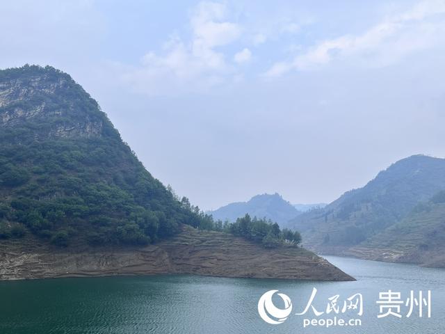 贵州六盘水：鱼儿岸上养 生态又致富