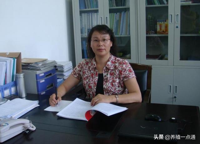 闫素梅（女），内蒙古农业大学教授、博导，反刍动物营养专家