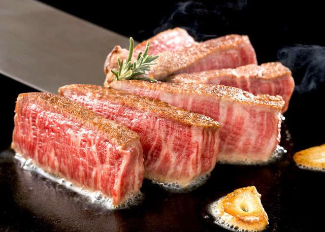 1公斤和牛卖1.2万？曾吃不到牛肉的日本人，如何培育出顶级和牛？