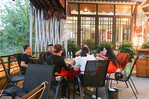 排队也要吃！坐落于江边2000㎡的庭院虾店，绵阳大大大号小龙虾！