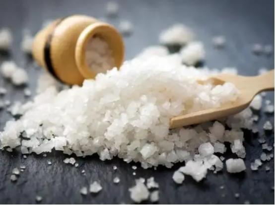 买食盐时，究竟是选“精盐”还是“海盐”？原来两者区别这么大！