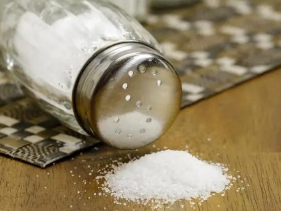 买食盐时，究竟是选“精盐”还是“海盐”？原来两者区别这么大！