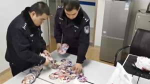 美女碟片歌(118张离异老人带“小黄片”回家过年被查 辩称：能解闷还治失眠)