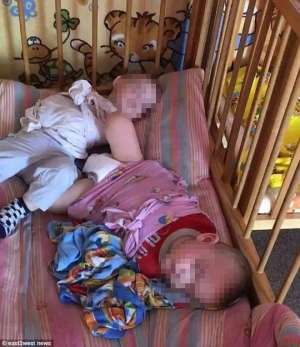 绑美女在挠脚心(俄罗斯一幼儿园被曝虐童 孩子睡觉时手脚被尿布捆绑)