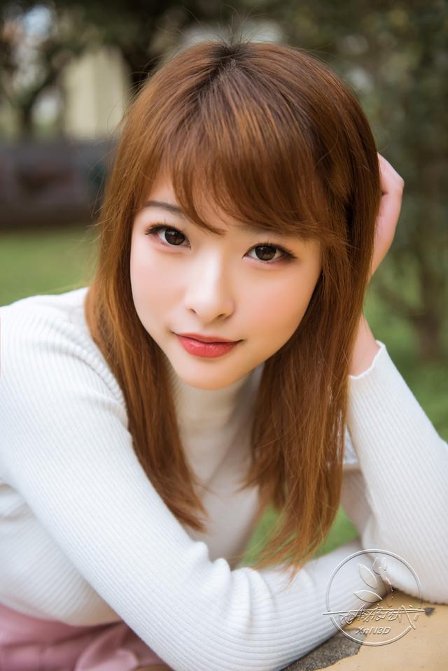 最美粉色百褶裙 - 甜美肉丝小美女