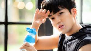 张淑芬美女(小说：美女见小伙遇麻烦，出手相救，面前即便出现俩大佬都不害怕)