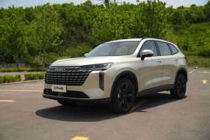 h6汽车(更年轻、更智能，“国民神车”全面焕新——试驾新一代哈弗H6)