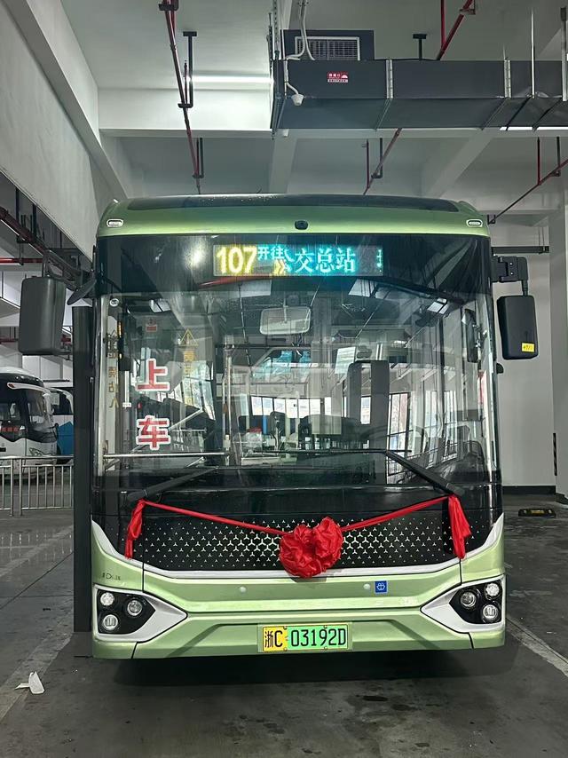 助力绿色低碳出行,我市城乡公交公司新增24辆新能源公交车