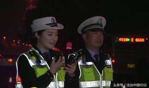 美女执法(美女交警街头直播执法全过程数十万人围观)