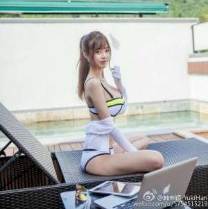 韩国美女人网(韩国J奶美女韩申颖个人资料微博，大波魔鬼身材图片欣赏)