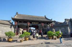 美女刑古代(妹子在平遥县衙体验下跪石、老虎凳遭围观，痛述古代酷刑太狠)