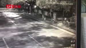 美女被擢屁股(长沙女子深夜遭男子用锐器戳中臀部后倒地 警方已立案调查)