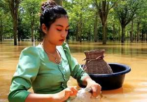 亚洲成熟美女天堂(亚洲最穷的国家：随便一人来到这里都是富豪，而且美女遍地都是？)