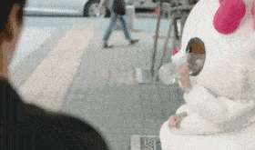 美女 电梯(笑到停不下来的搞笑动图：美女坐的电梯是漏电了吗腿脚都不利索了)