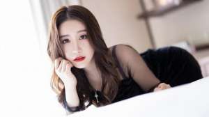 美女办公室激情(36岁女老板和下属办公室激情，被当场撞破)