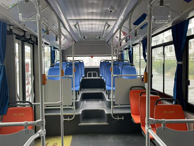助力绿色低碳出行,我市城乡公交公司新增24辆新能源公交车