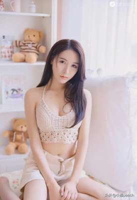 美女的内被(美女写真｜宅男女神吊带内衣白嫩酥胸性感迷人)