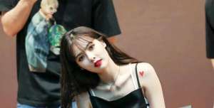 美女夏装照(没有一丝赘肉的身材，金泫雅INS 晒“冬日的夏装照”成为话题)