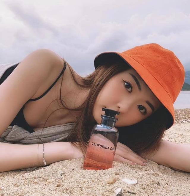 好尴尬!香港女神小花自曝酒后厕所上大号,获朋友超义气帮忙清洁