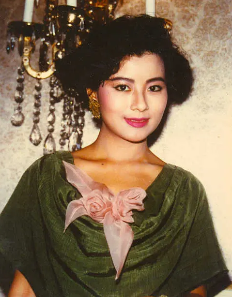 击败邱淑贞的港姐李美凤，拍三级也红不了，二婚嫁集团太子爷
