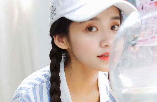 小说：她是极品美女校花，身边追求者无数，可偏对小保安一见倾心