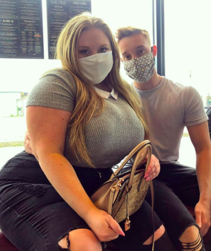 真爱!230斤胖妹妹与130斤网恋男友订婚,穿比基尼狂撒狗粮