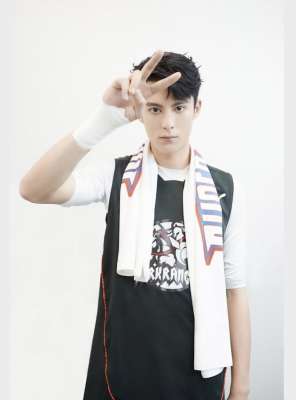 王鹤棣呼吁理智追星：给我一个自在点的剧组生活