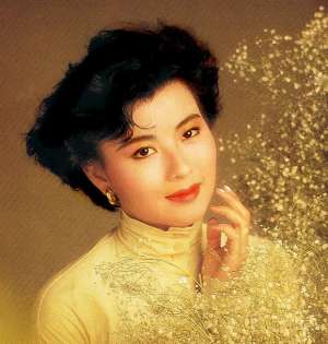 李美凤美女(击败邱淑贞的港姐李美凤，拍三级也红不了，二婚嫁集团太子爷)