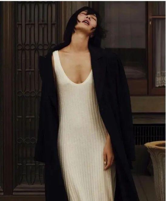 单身面瘫脸垮,40岁的裴斗娜却长在了我的审美上