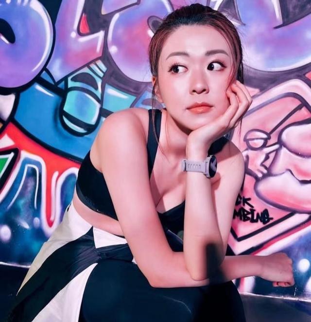 好尴尬!香港女神小花自曝酒后厕所上大号,获朋友超义气帮忙清洁