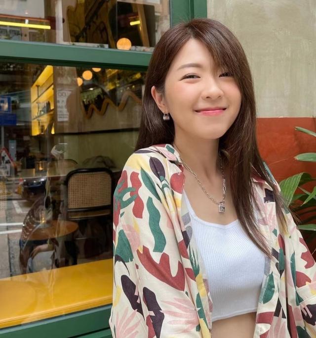 好尴尬!香港女神小花自曝酒后厕所上大号,获朋友超义气帮忙清洁
