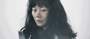 单身面瘫脸垮,40岁的裴斗娜却长在了我的审美上